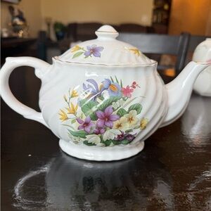 Superior Ceramics Floral Teapot England Wavy Ribbed Design Flowers Vintage 1980s